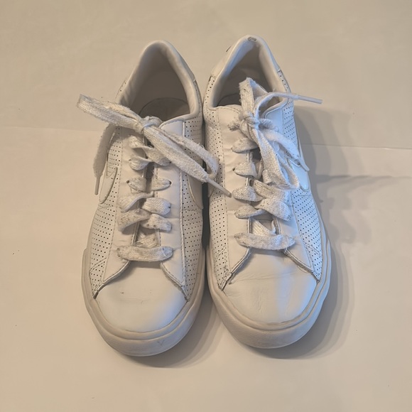 Nike BRS women’s shoes. - Picture 2 of 7